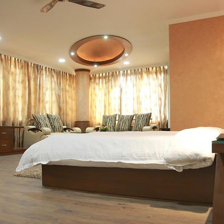 Chirag Residency Hotel New Delhi Exterior photo