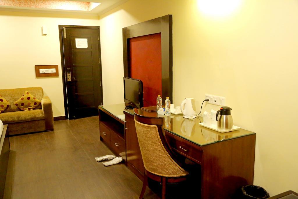 Chirag Residency Hotel New Delhi Exterior photo
