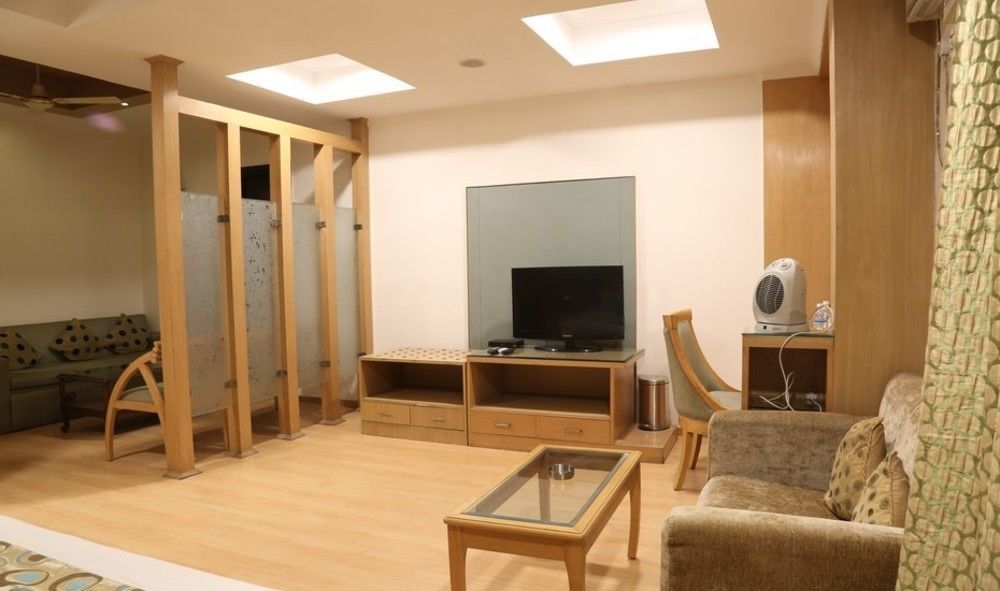 Chirag Residency Hotel New Delhi Exterior photo