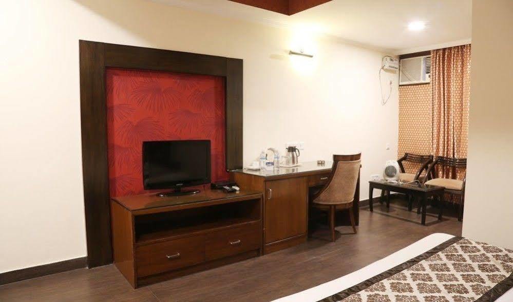 Chirag Residency Hotel New Delhi Exterior photo
